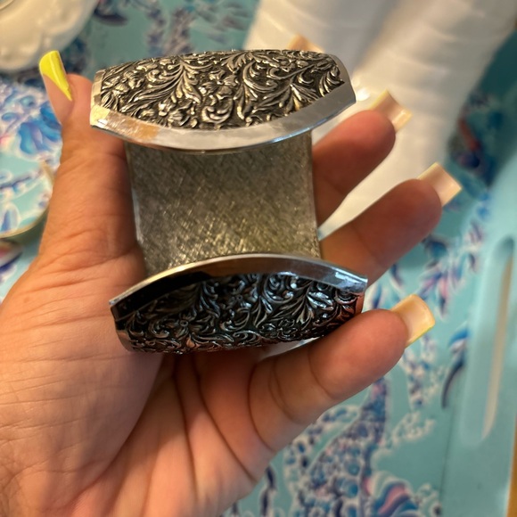 SARAH COVENTRY VINTAGE LARGE SILVER CUFF BRACELET - Picture 5 of 5